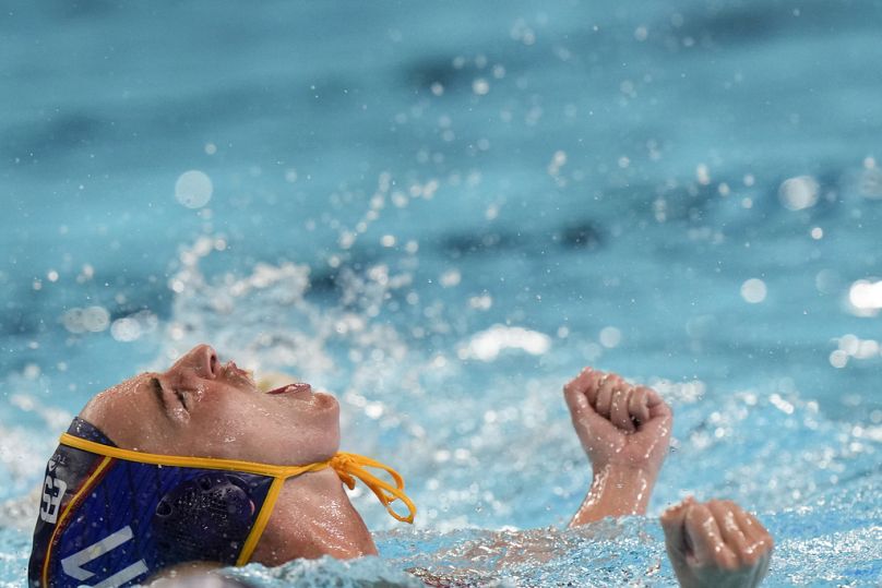 La española Maica García Godoy celebra su gol durante el partido de waterpolo femenino entre Australia y España por la medalla de oro.