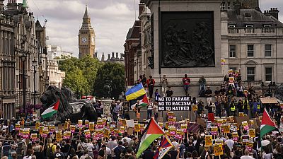 La manifestazione a Londra a favore dell'immigrazione e contro l'estrema destra