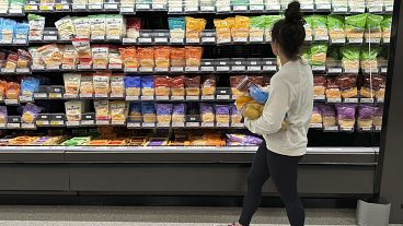 US shopper in food store (file photo)