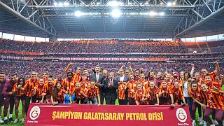 Galatasaray Kadın Futbol Takımı şampiyonluğunu kutluyor. (Fotoğraflar Samet Kösemen'den alınmıştır)