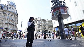 Rendőr a Leicester Square-en 