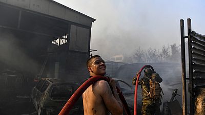 Kampf gegen die Waldbrände im Norden von Athen