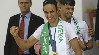 JO Paris 2024 : retour triomphal de la boxeuse Imane Khelif en Algérie