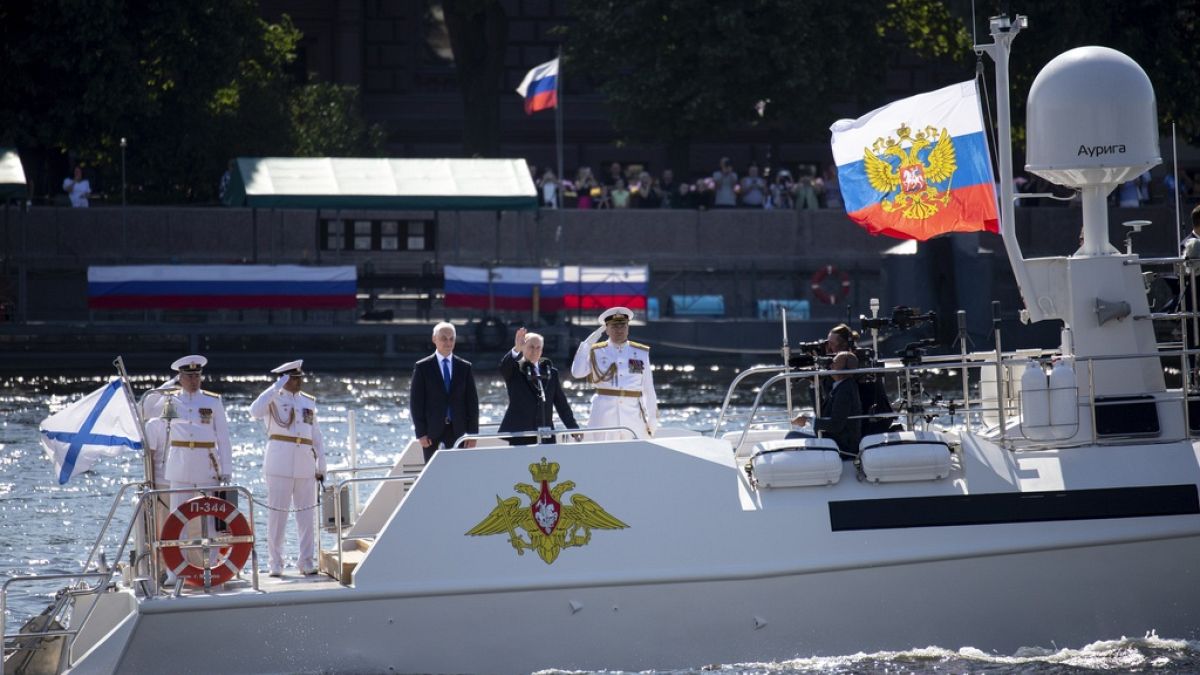 Il presidente russo Vladimir Putin alle celebrazioni della Marina russa a San Pietroburgo, 28 luglio 2024