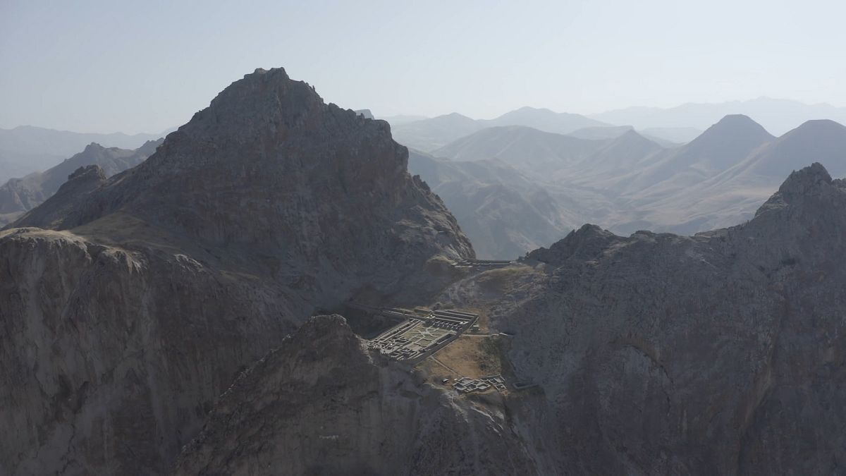 Climbing to a mountain fortress and eating like a Khan in Nakhchivan