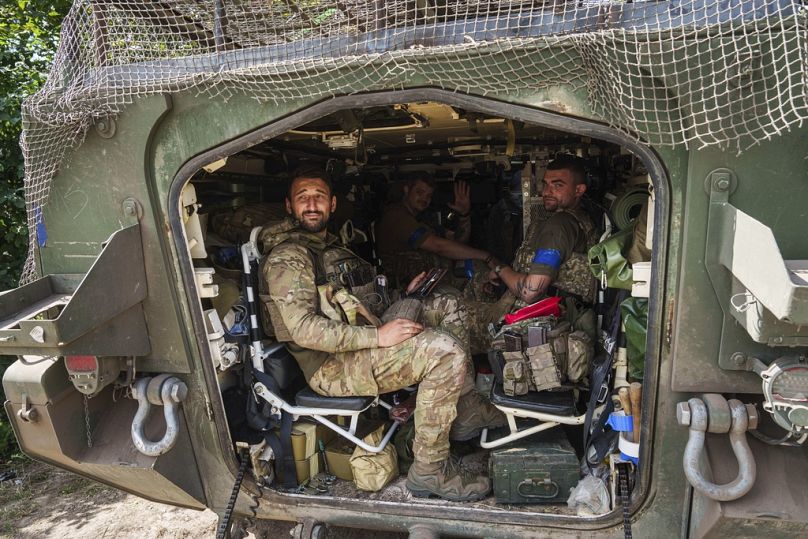 Ukrainische Soldaten nach ihrer Rückkehr aus dem russischen Kursk nahe der russisch-ukrainischen Grenze im ukrainischen Gebiet Sumy, Mittwoch, 14. August 2024