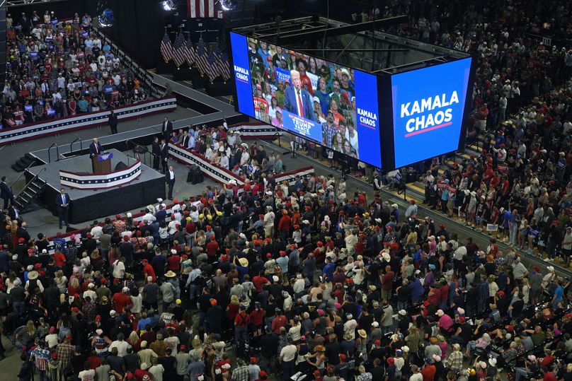 Il candidato repubblicano alle presidenziali, l'ex presidente Donald Trump, parla durante un comizio elettorale a Bozeman, Montana, 9 agosto 2024