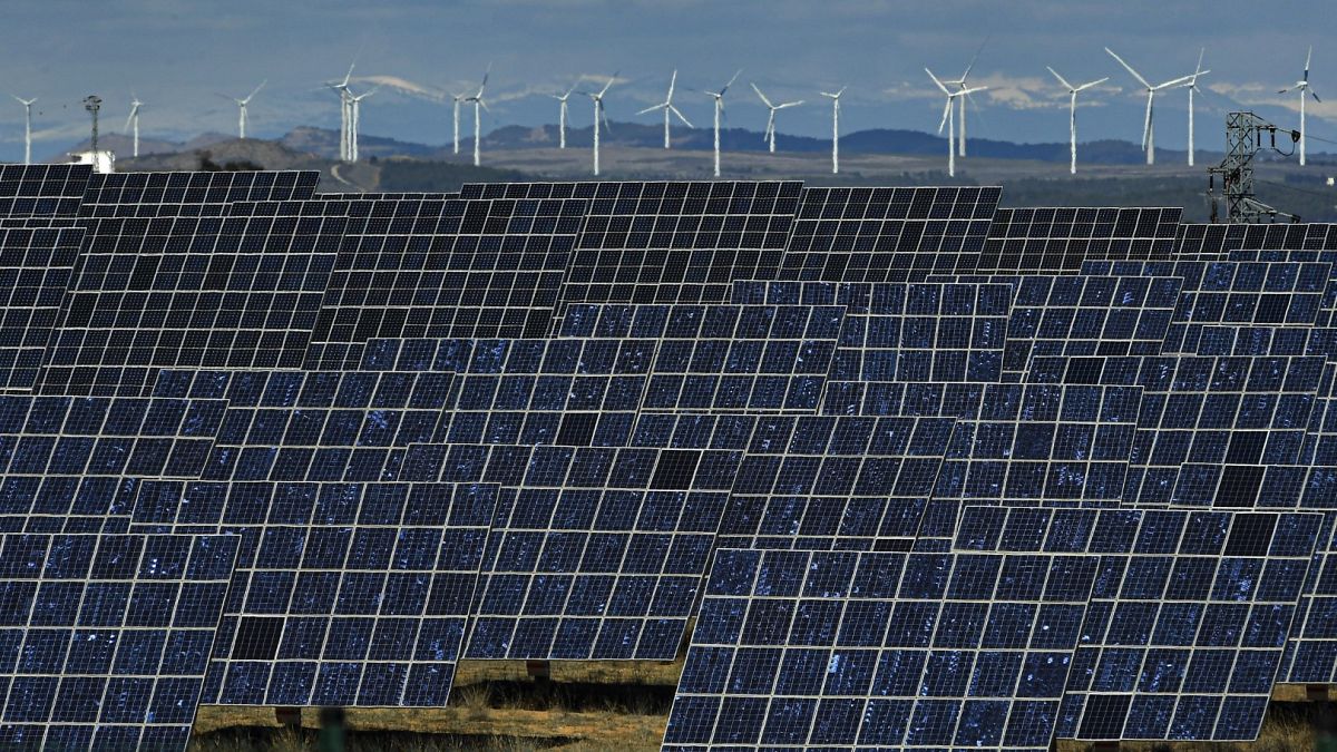 Granja solar en España (imagen de archivo)