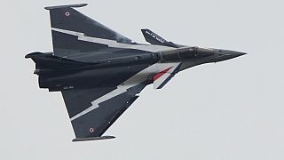 Le Rafale effectue un vol de démonstration lors du Salon de l'Aéronautique et de l'Espace du Bourget, au nord de Paris, le 19 juin 2023.