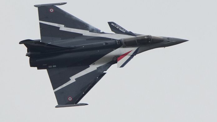 Francia: collisione tra caccia Rafale, morti due piloti, illeso il terzo