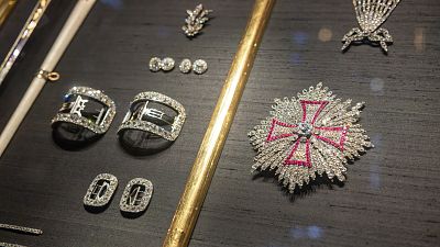 4,300 diamonds were stolen, with an estimated value of over 113 million euros.