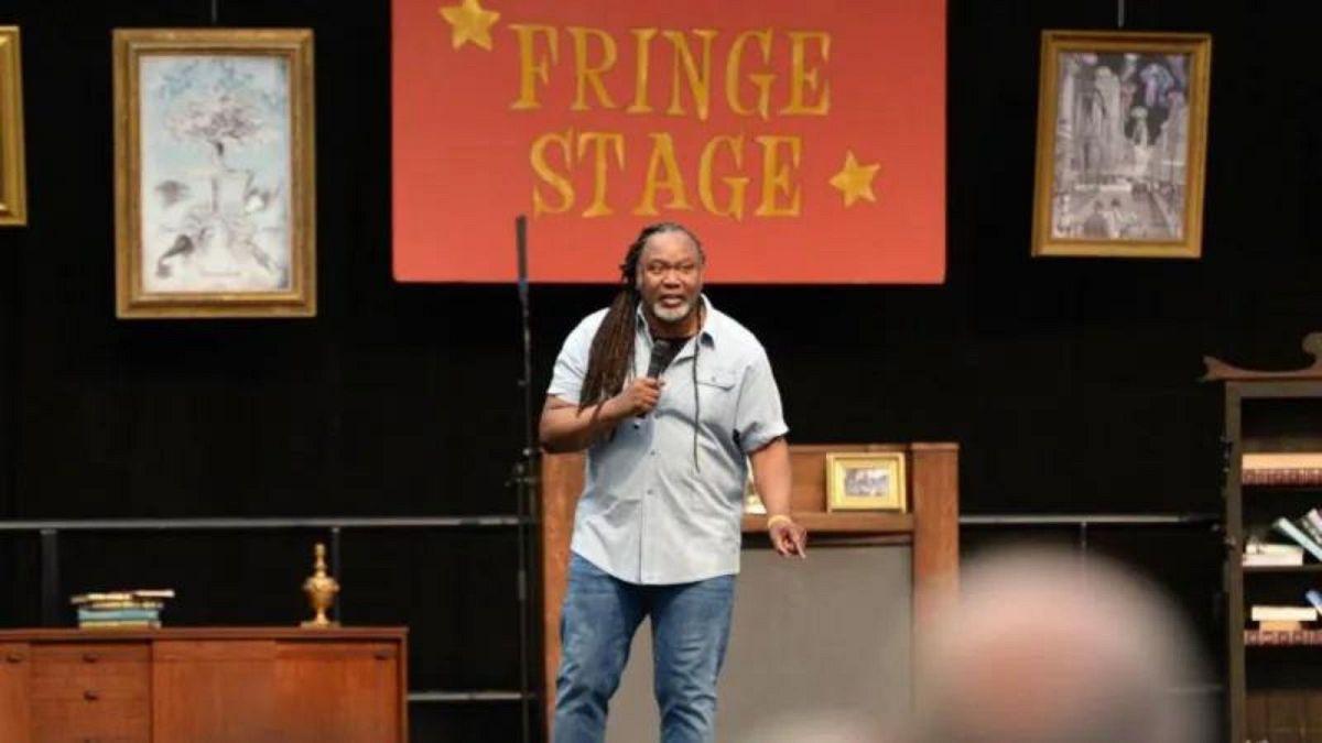 American comedian Reginald D. Hunter was involved in an anti-Semitic incident at the Fringe Festival.