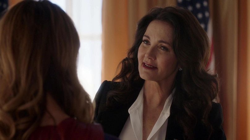 La presidenta Olivia Marsdin (interpretada por Lynda Carter) en 'Supergirl' (2015)