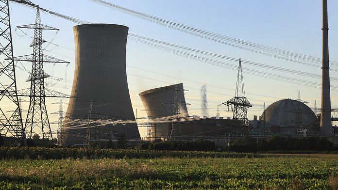 Germania, demolita l'ex centrale nucleare di Grafenrheinfeld