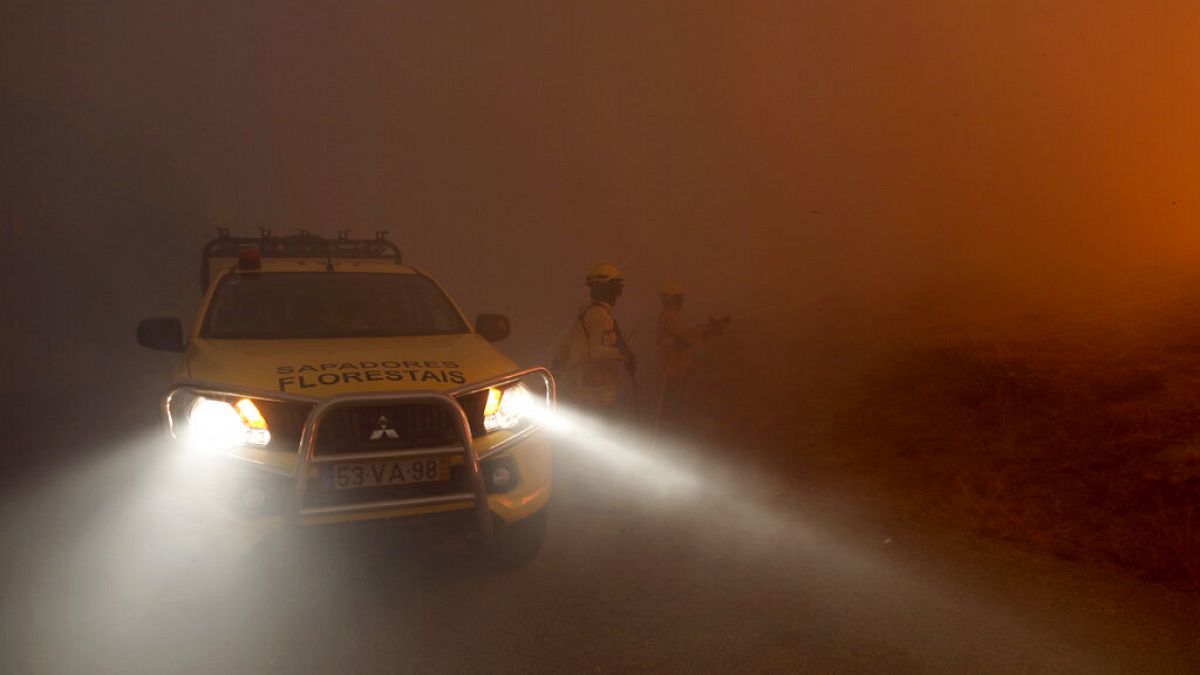 Fiamme vicino all'aeroporto di Lisbona