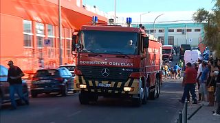 Feuerwehr trifft in in Prior Velho (Lissabon) ein, 16. August 2024