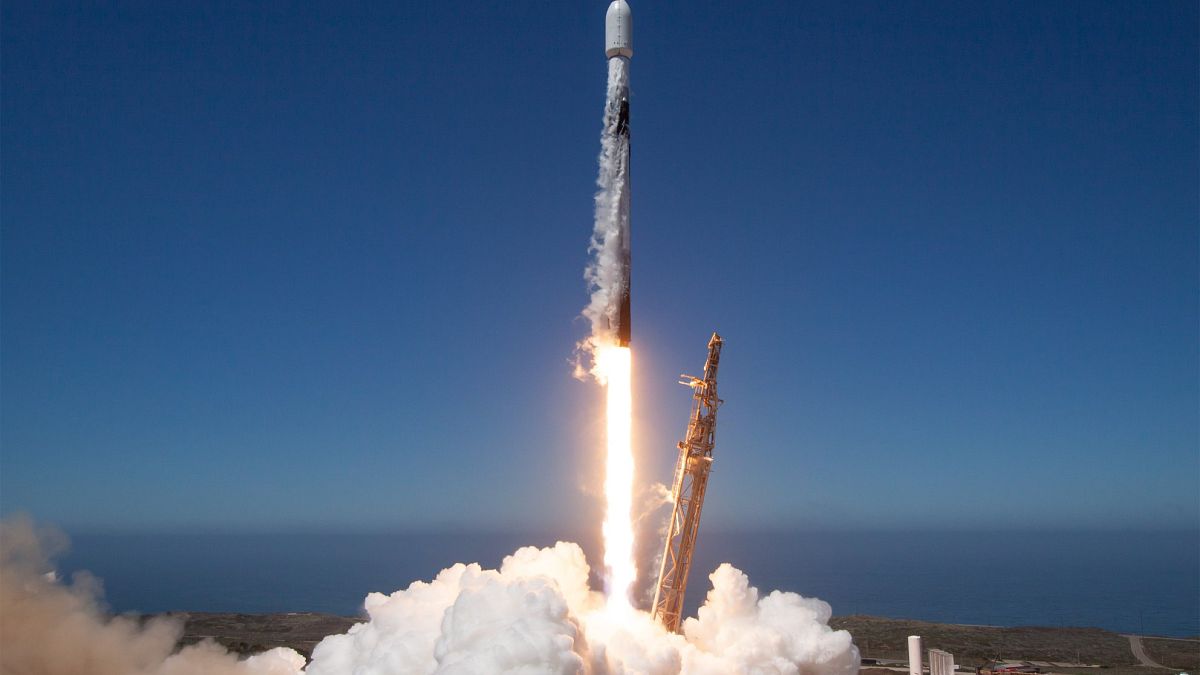 SpaceX lancia una missione record con 116 satelliti: una pietra miliare nel volo spaziale commerciale