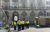 Les services d'urgence à l'extérieur de Somerset House au centre de Londres, le 17 août 2024