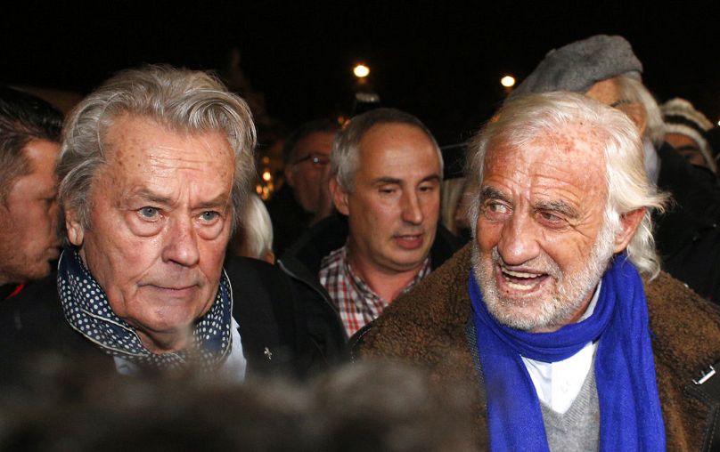 Les acteurs français Alain Delon et Jean Paul Belmondo arrivent pour l'inauguration d'une grande roue géante, à Paris, vendredi 17 novembre  2017.