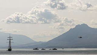 Equipas de salvamento trabalham na zona onde o navio de bandeira britânica Bayesa se afundou na segunda-feira, 19 de agosto de 2024