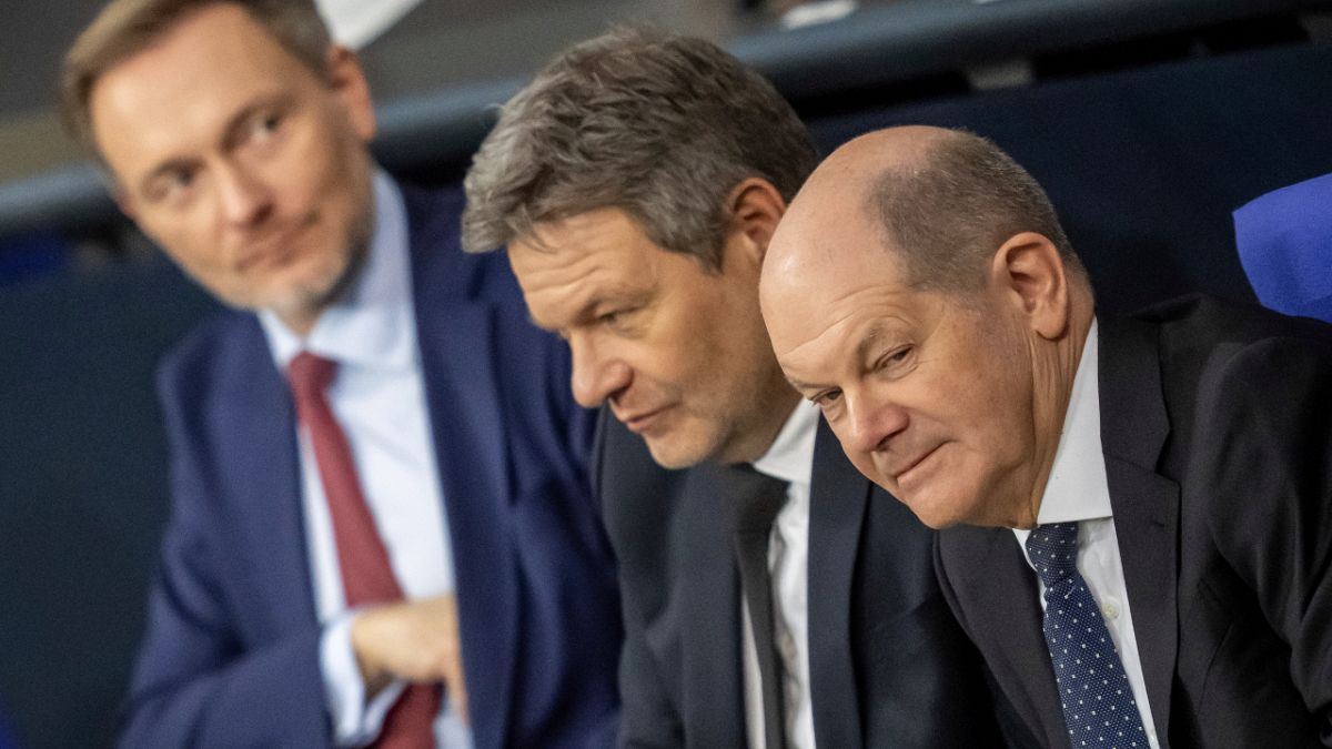 Le chancelier allemand Olaf Scholz (à droite) et ses partenaires de coalition