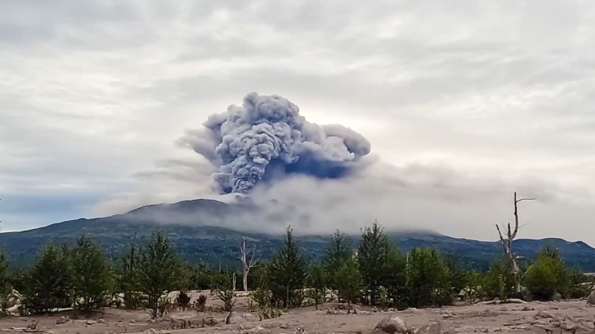 Der 3300 Meter hohe Vulkan Schiwelutsch ist nach dem Erdbeben ausgebrochen.