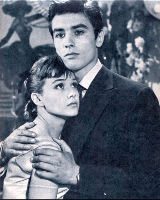 Sophie Daumier és Alain Delon Küldj egy nőt, ha az ördög megbukik című filmben, 1957-ben