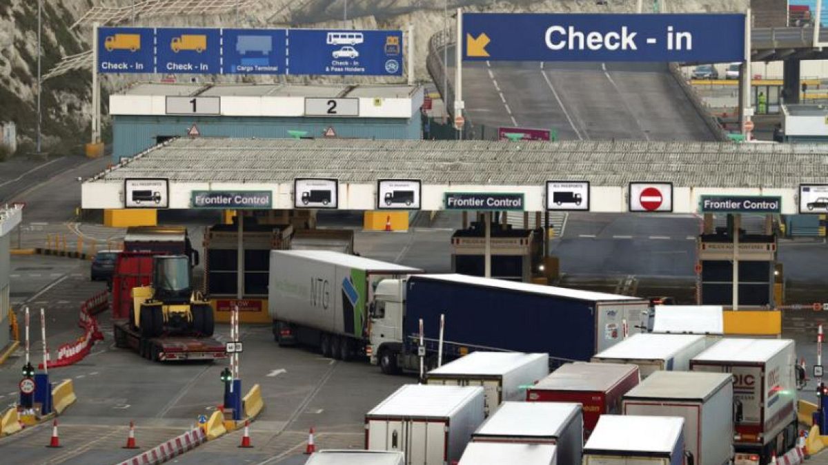 Los viajeros extracomunitarios que entren en el espacio Schengen se enfrentarán a nuevos controles fronterizos cuando se ponga en marcha el SES.