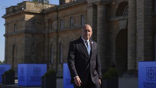 Bulgaristan Cumhurbaşkanı Rumen Radev, İngiltere'deki Blenheim Sarayı'nın önünde, 18 Temmuz 2024.