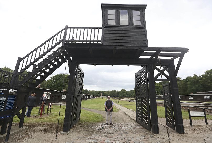 La porte principale en bois de l’ancien camp de concentration nazi allemand de Stutthof à Sztutowo, en Pologne (photo d’archive du 18 juillet 2017).