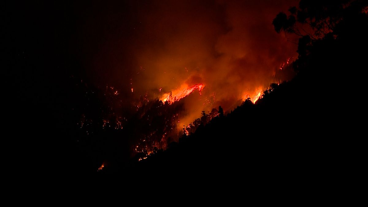 O incêndio na Madeira começou na quarta-feira. 