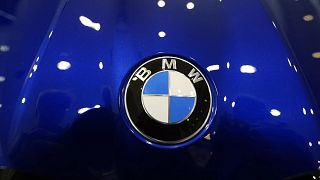 Şirket logosu, Highlands Ranch'teki Mini Honda BMW bayisinde yer alan bir aracın kaportasında parlıyor, 22 Temmuz 2024.