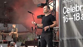 Gebärdensprachen-Dolmetscher auf Musikfestivals in Rumänien