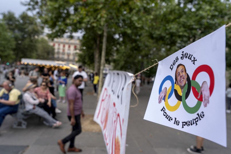 "Spiele für die Menschen": Mehrere NGOs werfen Paris 'soziale Säuberung' vor Olympia 2024 vor. - Wie hier bei einer Protestveranstaltung im Juli 2024.