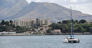 Hallan cinco cadáveres en el velero hundido en Sicilia y crecen ...