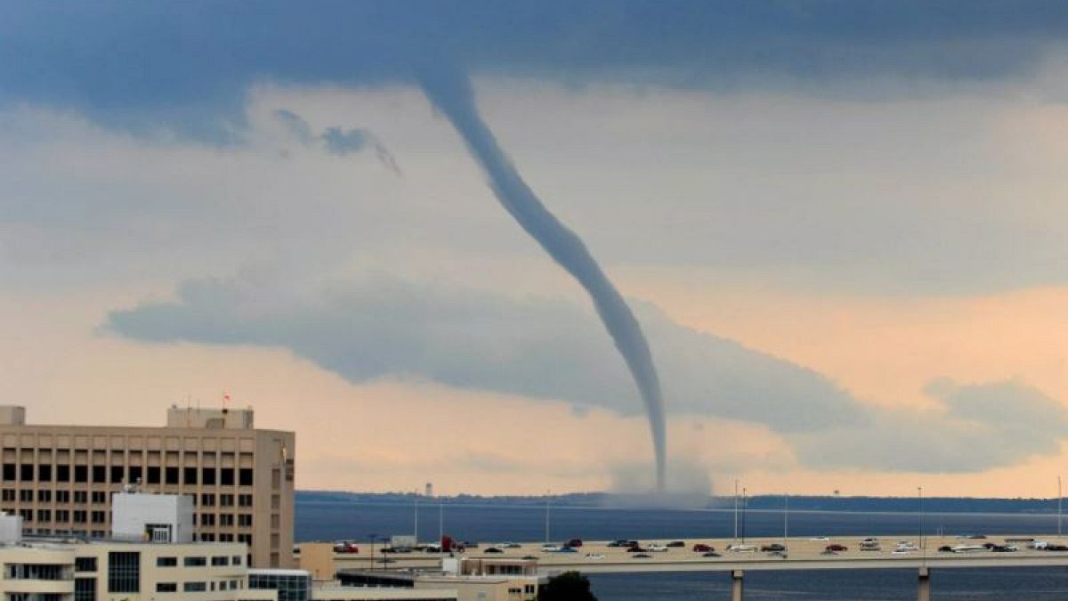 Meteoroloji uzmanları, Sicilya açıklarında batan bir süper lüks yatın muhtemelen iklim değişikliği nedeniyle güçlenen bir su hortumu tarafından vurulduğunu açıkladı.