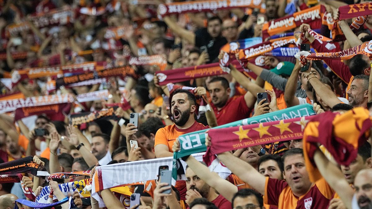 Galatasaray taraftarları (Arşiv)