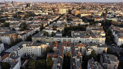 Cette photo d'archive du mardi 7 septembre 2021 montre le quartier de Wilmersdorf avec des immeubles de bureaux et des appartements à Berlin, en Allemagne.