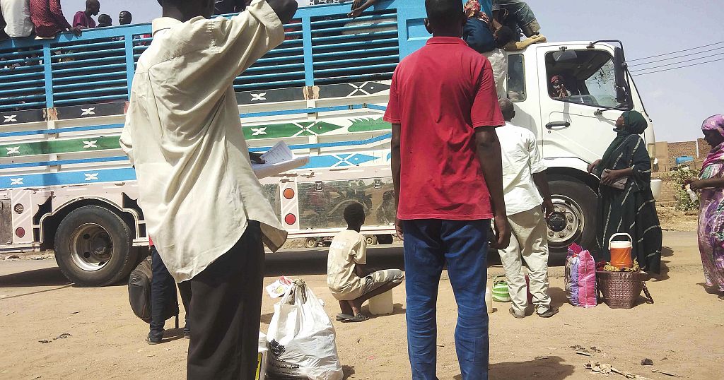 More than a dozen aid trucks cross into Darfur from Chad