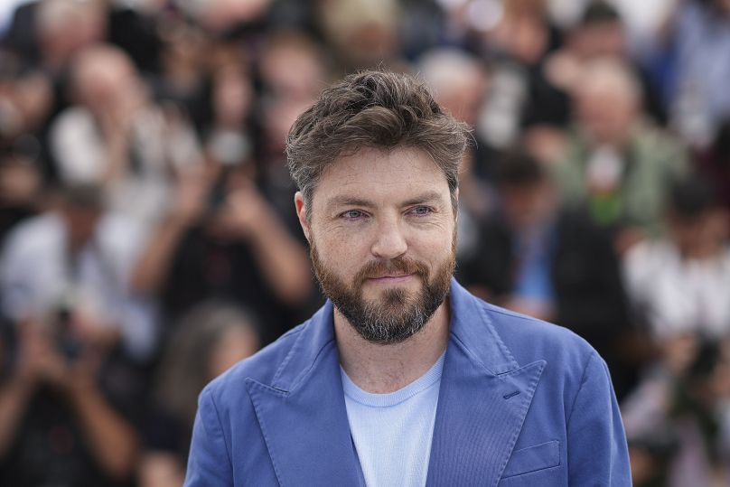 Tom Burke Cannes Film Festivali'nde.