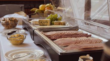 To make their breakfasts more sustainable, some hotels have scrapped the buffet formula altogether. 