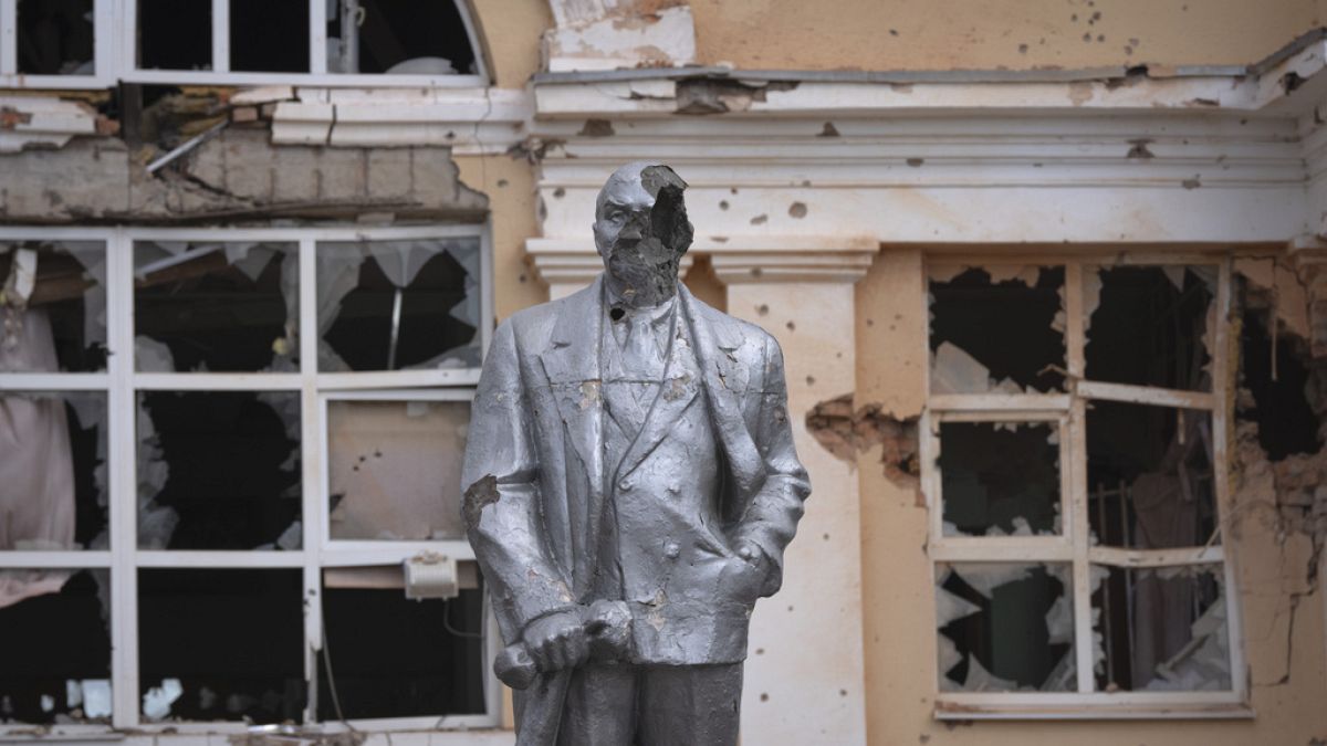 A damaged monument to Soviet founder Vladimir Lenin stands in a central square in Sudzha, Kursk region, Russia, Friday, Aug. 16, 2024. 