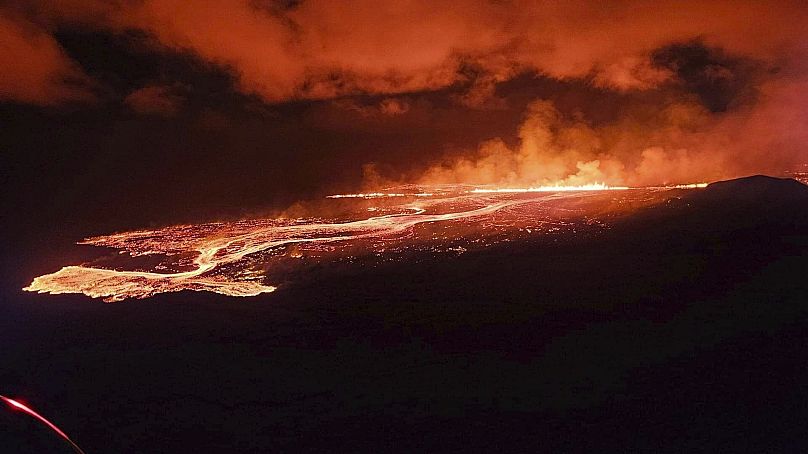 Volcán en erupción en Islandia, noche del 22 de agosto de 2024