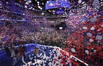 I palloncini invadono lo United center di Chicago dopo l'intervento della candidata democratica alle presidenziali Kamala Harris nell'ultimo giorno della Dnc, 22 agosto 2024