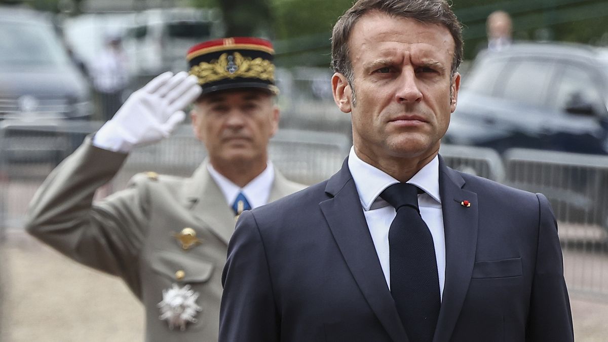 Macron elnök nem akar meghajolni a baloldal előtt