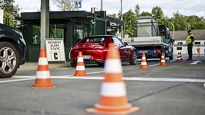 Control de seguridad en el acceso a la base de Geilenkirchen (Alemania).