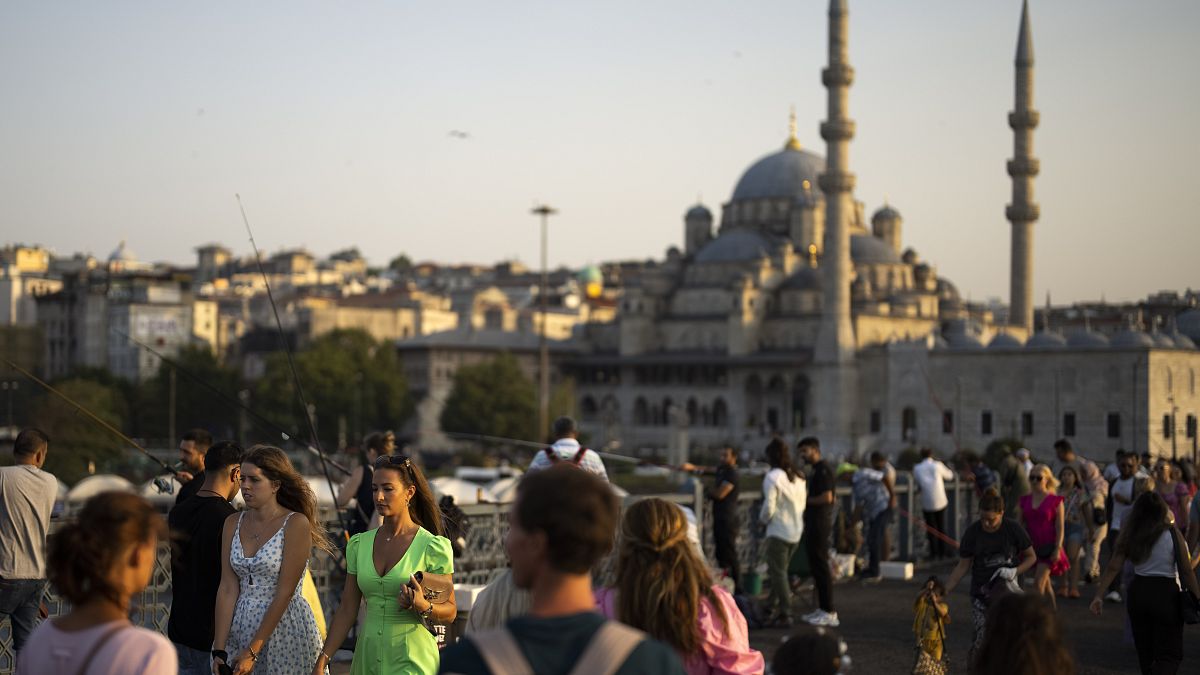 Galata Köprüsü, İstanbul, 16 Ağustos 2023.