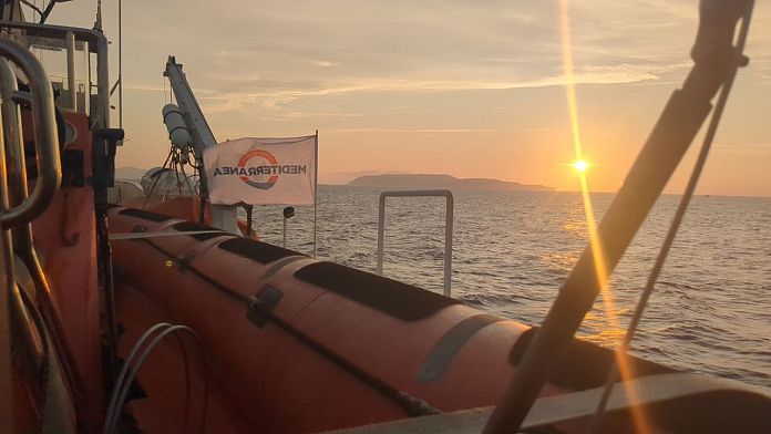 Migranti: la Mare Jonio in viaggio con la nave della chiesa cattolica e la benedizione del Papa