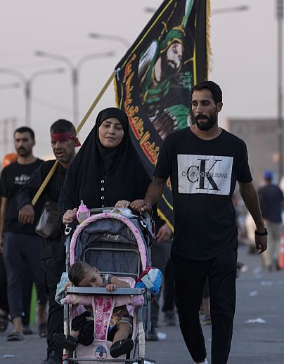 مسيرة للمسلمين الشيعة إلى كربلاء لإحياء ذكرى الأربعين، في بغداد، العراق، الخميس 22 أغسطس 2024. 