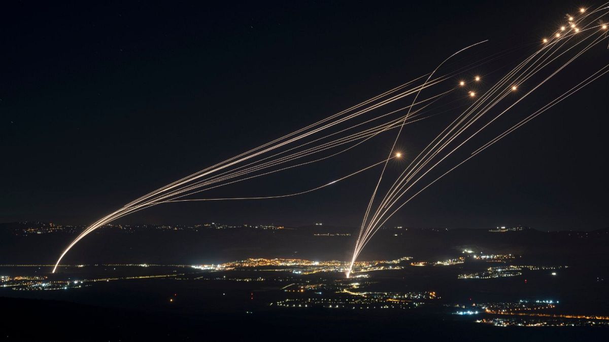 Noche de bombardeos e intercambio de drones entre Israel y Líbano: ¿Al borde de una guerra regional? | Euronews